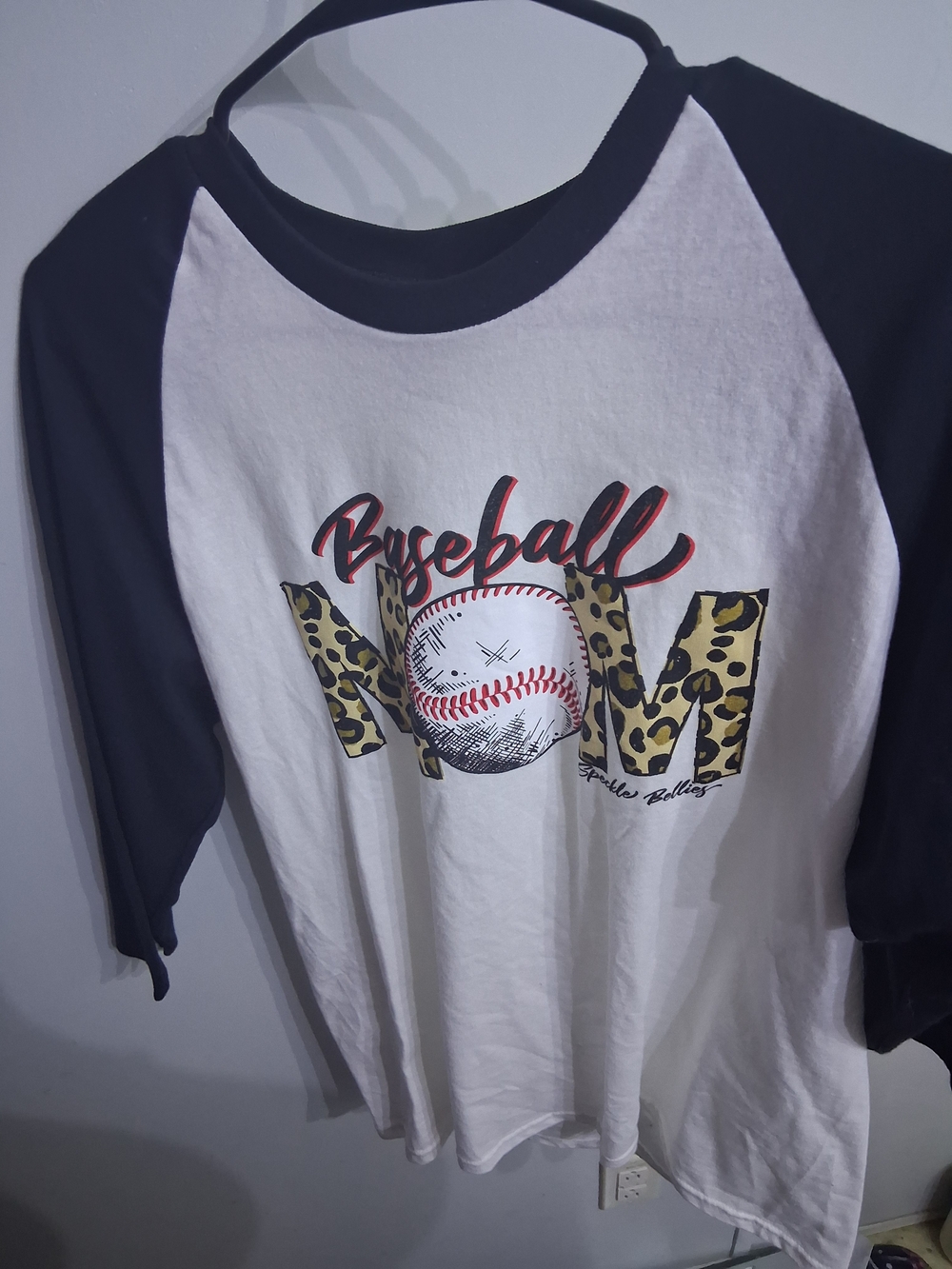 Gildan White & Navy 'Baseball Mom' Raglan Tee with Leopard Print